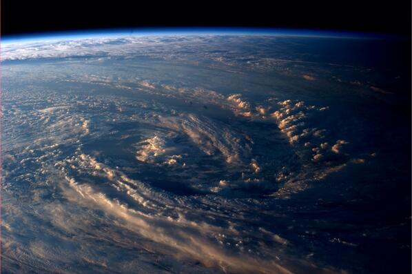 RT @astro_reid: Trying to catch Perth at sunset, g…