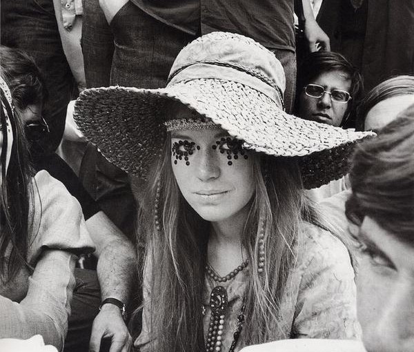 RT @HistoryInPix: Girl at a Rolling Stones concert…
