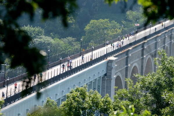 RT @NYCParks: Take a stroll from Manhattan to the…